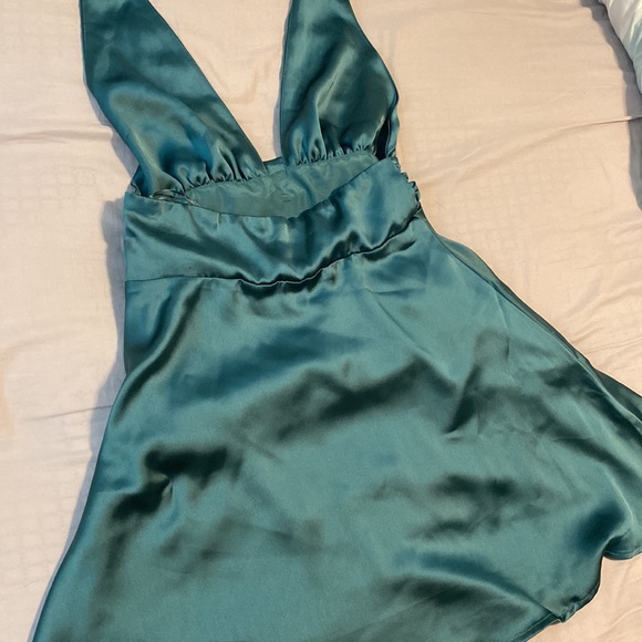 EMERALD GREEN HALTER DRESS - Picture 2 of 3